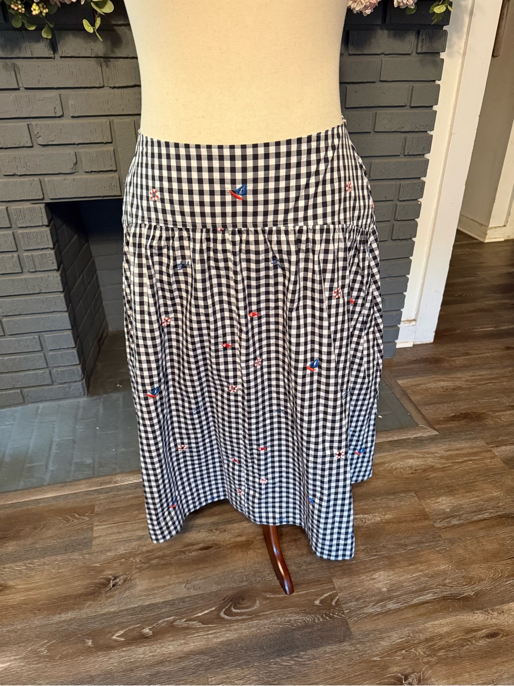 Gingham A-Line Midi Skirt with Embroidered Accents - Black/White